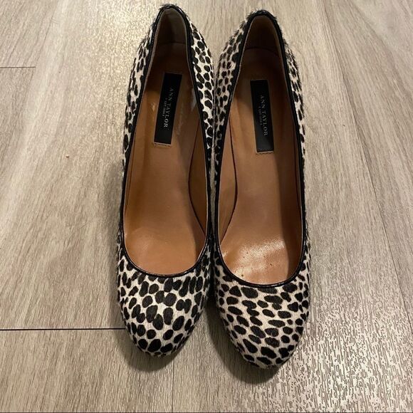 Animal print with faux hair, 4” heel, size… - Picture 2 of 10